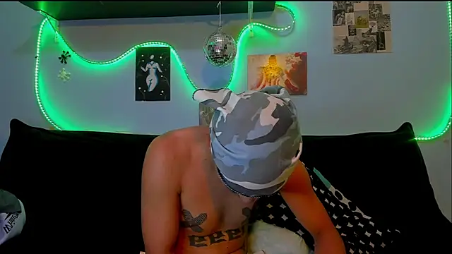 Lord_Apolo élő XXX-chatje