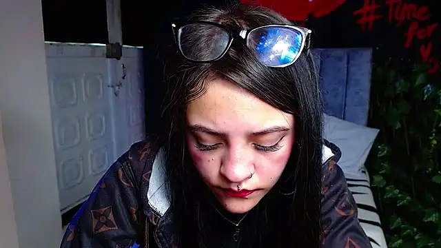 XXX chat uživo modela Violettasquirt