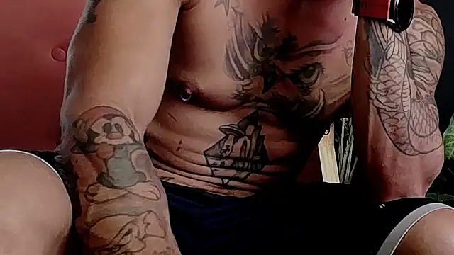 callme_douglas' Live XXX Chat