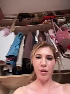 didihairypussy: διαδικτυακό σόου στην κάμερα