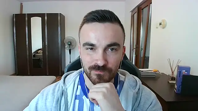 Show modela mu5clemania2 na web-kameri