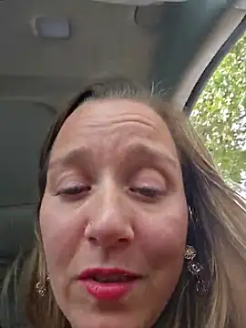 SkyelarsWorld élő XXX-chatje