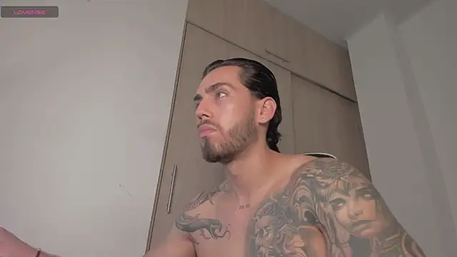 Axel__Blaze Adlı Modelin Canlı XXX Sohbeti