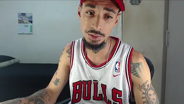 emiliano_hottt Webcam-Show