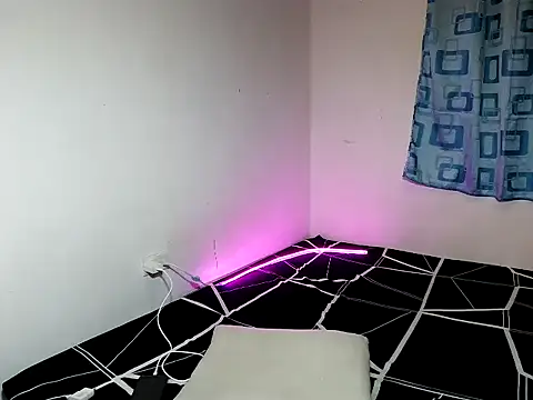 YourBabyGirlMiles Webcam show