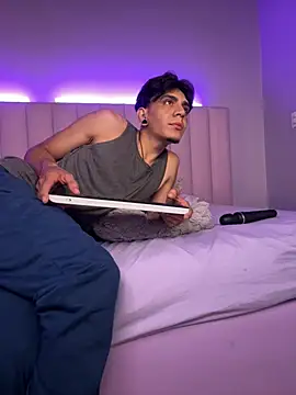 abrilandjulian's Live XXX Chat