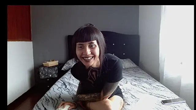 Emilia_1995 现场XXX聊天