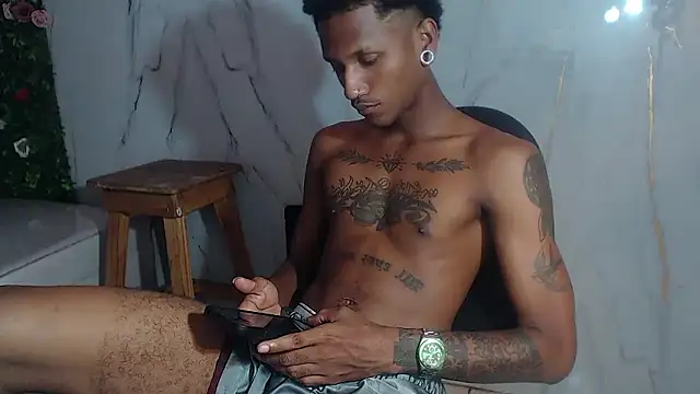 ManSant: διαδικτυακό σόου στην κάμερα