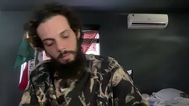 falacomigobbzin: διαδικτυακό σόου στην κάμερα