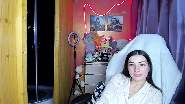 Živý XXX chat Fiery_Brunette_