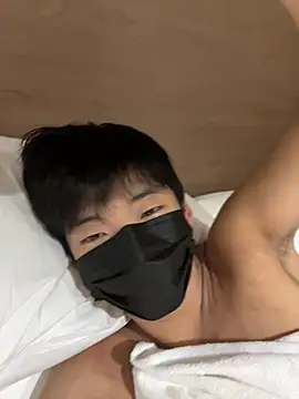 lilboy06@xh Webcam show