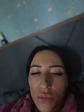 Chatroom XXX en direct de BURNING-BRUNETKA