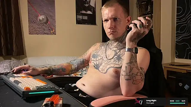 paulvelvet: διαδικτυακό σόου στην κάμερα