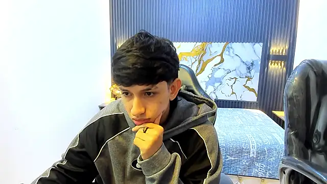 Вебкам-шоу AdrianFranko