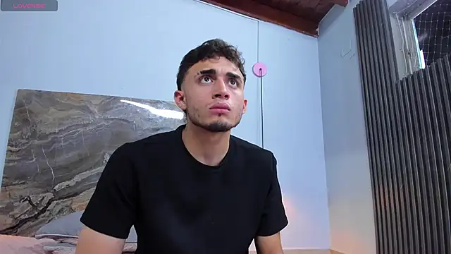 James-06 Webcam-Show