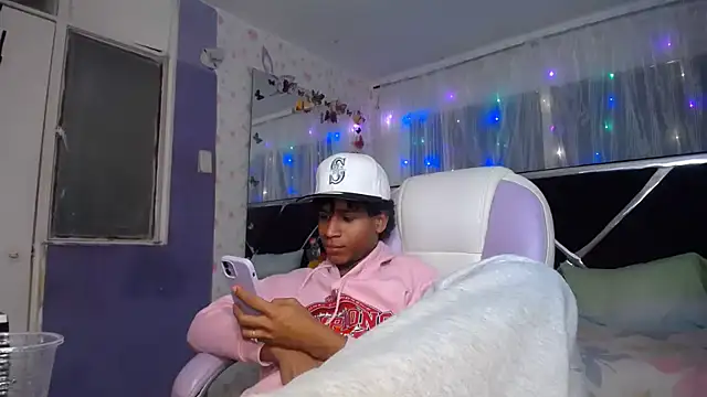 Santy_bigcock_01 在線直播表演