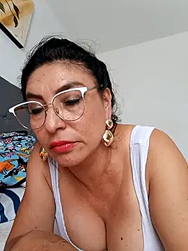 katysquirtdirty élő XXX-chatje