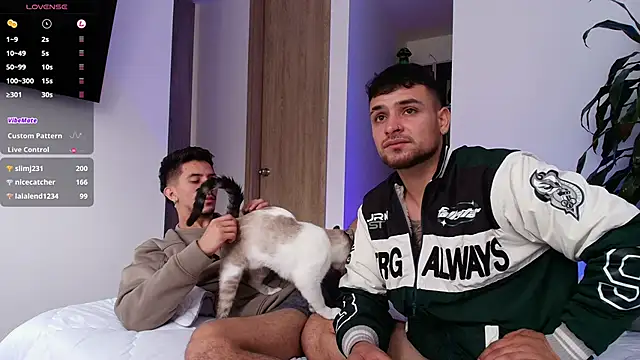 XXX chat uživo modela Two_sinzXX