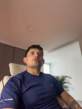 Czat XXX na żywo – TroyeSavage