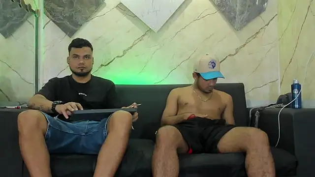 Latins_on_fire Show Webcam