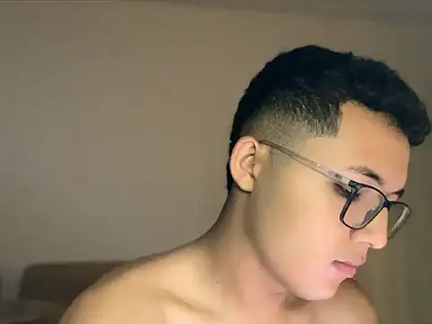 Chriis_18 Show in webcam