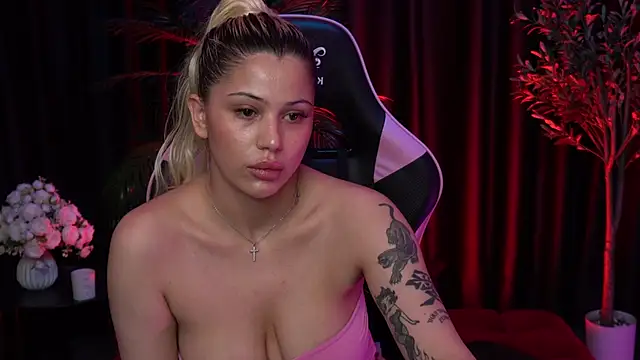 Pertunjukan Kamera Web Stormi_Mur