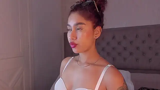 Chat XXX en directo de Sienna_brunette