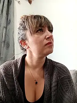 tata_sanz_'s Live XXX Chat