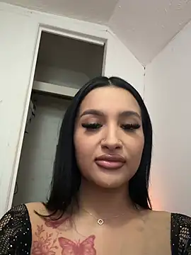 latinadollxo Adlı Modelin Canlı XXX Sohbeti