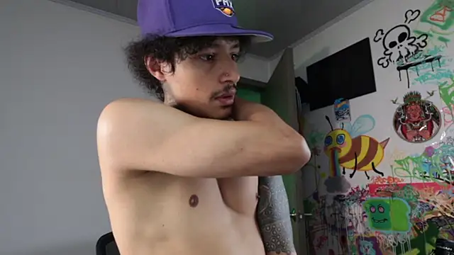 trieone: вебкам-шоу