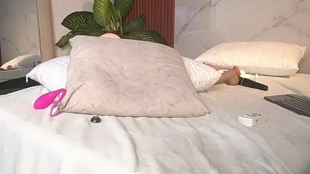 SophieCollins_1 élő XXX-chatje