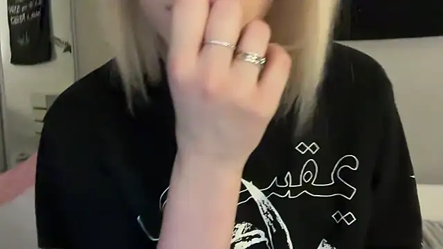 ur_molly Adlı Modelin Canlı XXX Sohbeti