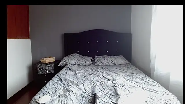 Emilia_1995's Live XXX Chat