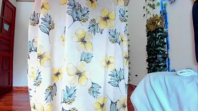 fulfill_fantasies1 live XXX chat