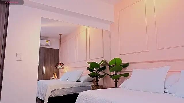 Chat XXX ao vivo de OLIVIA_GARCIA__