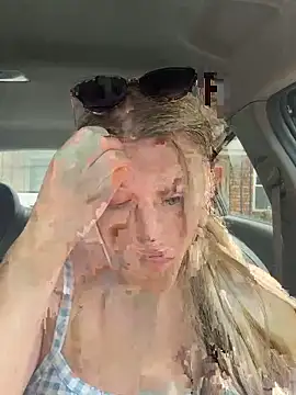 nicolesugarr: διαδικτυακό σόου στην κάμερα