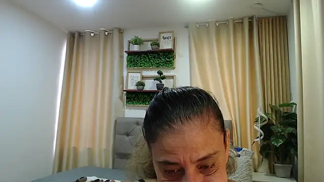 sasi_luna Chat XXX live