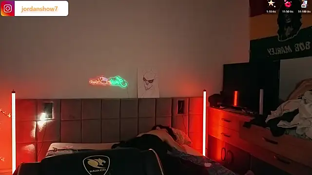 Онлайн чат XXX JordanShow