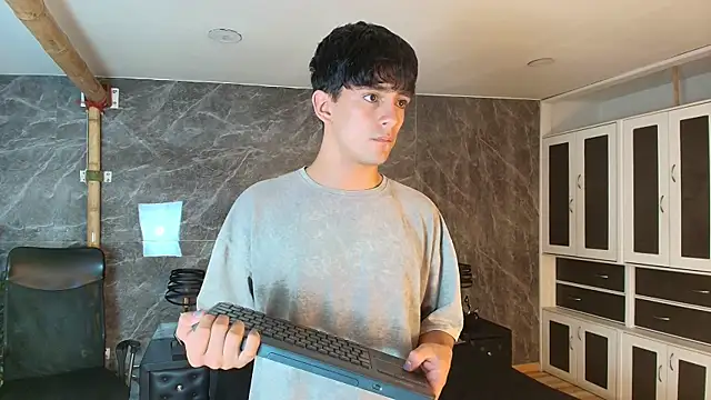 Chat +18 de Axel_Draven ao vivo