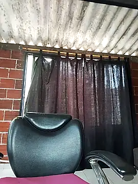 Yelly's Live XXX Chat