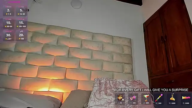 Chat XXX en directo de HollyGrey_