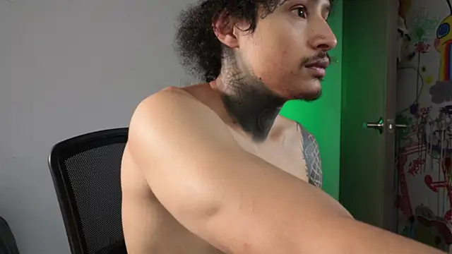 trieone Show in webcam