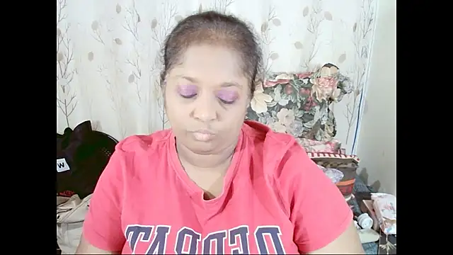 Indiantasha Adlı Modelin Canlı XXX Sohbeti