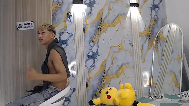 GOLD_BOYS Pertunjukan Webcam