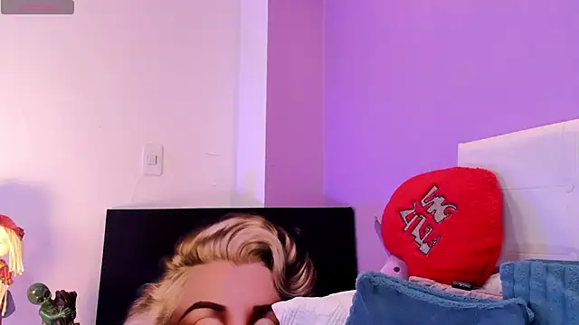 Chat XXX en directo de Charlotte11-11