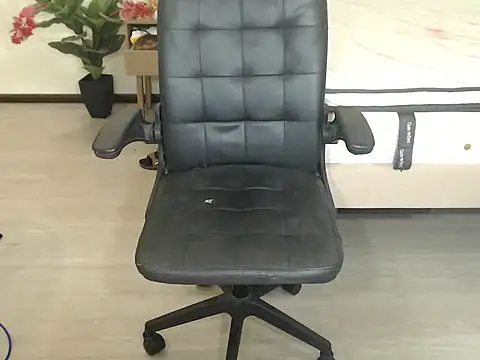 Show modela Yourloving_Ebing na web-kameri