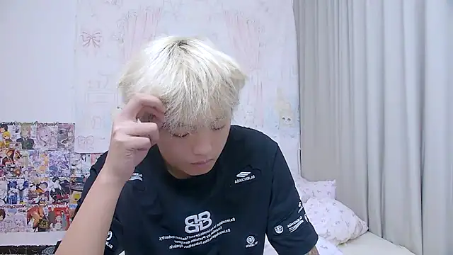 Chocolates-001's Live XXX Chat