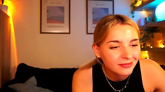 tiny_pixieee's Webcam Show