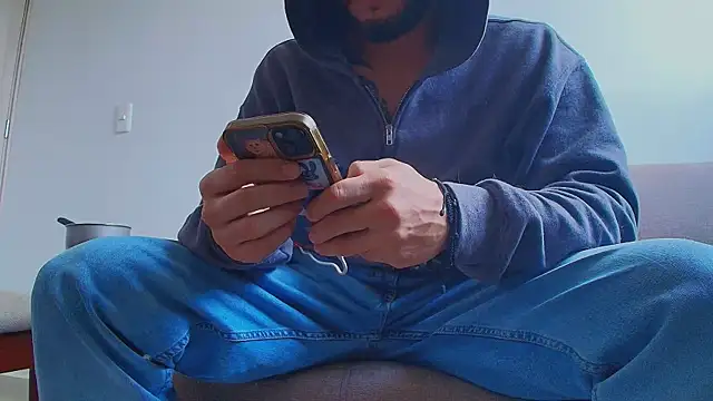 Czat XXX na żywo – thomas_gun