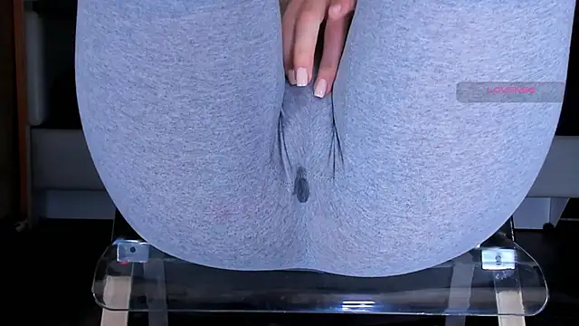 Cameltoe_squirt_inPants 现场XXX聊天